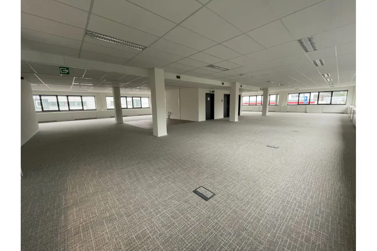 Commerce à vendre à Ruisbroek 1601 924000.00€  chambres 930.00m² - Annonce 700376