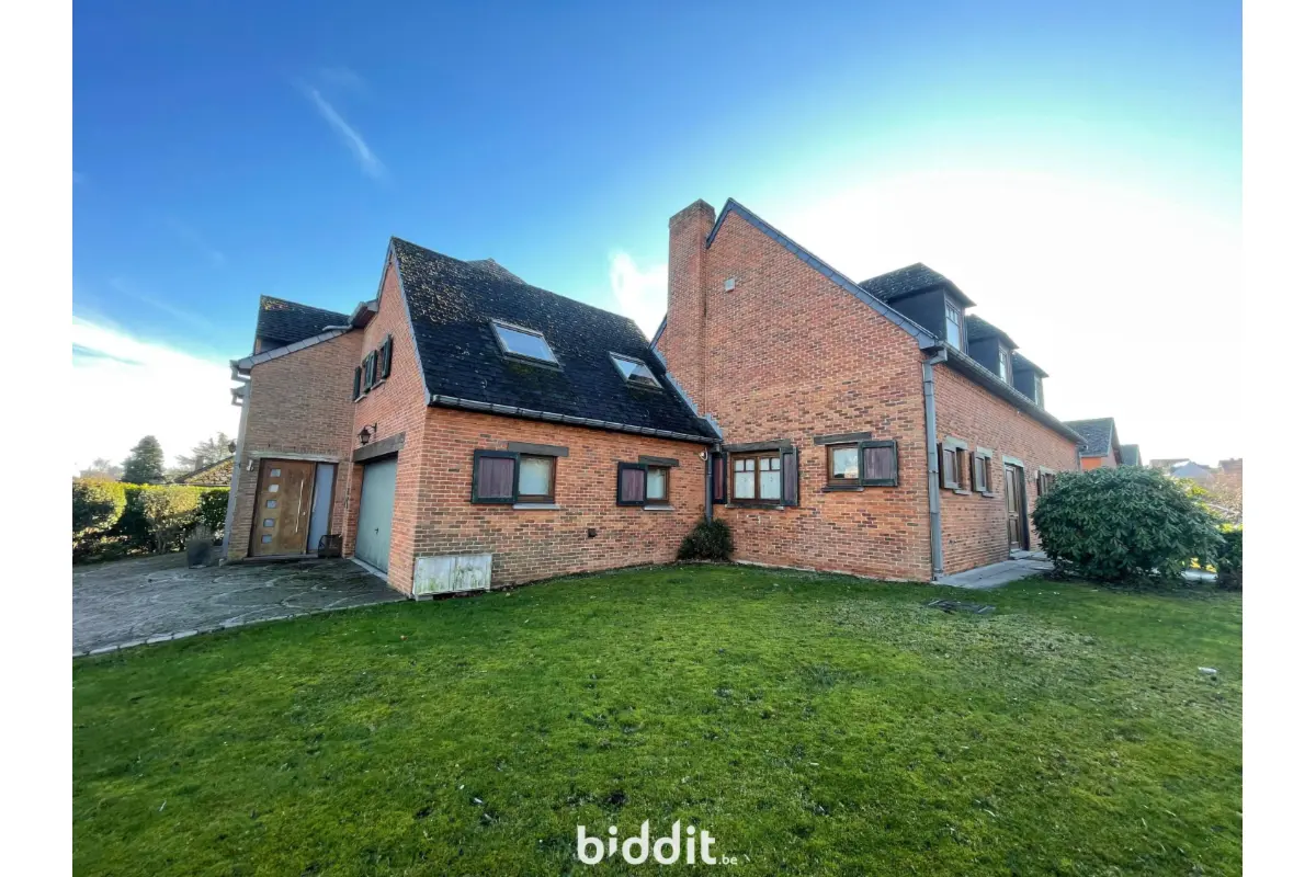 Villa à vendre à Nivelles 1400 650000.00€ 6 chambres m² - Annonce 700836