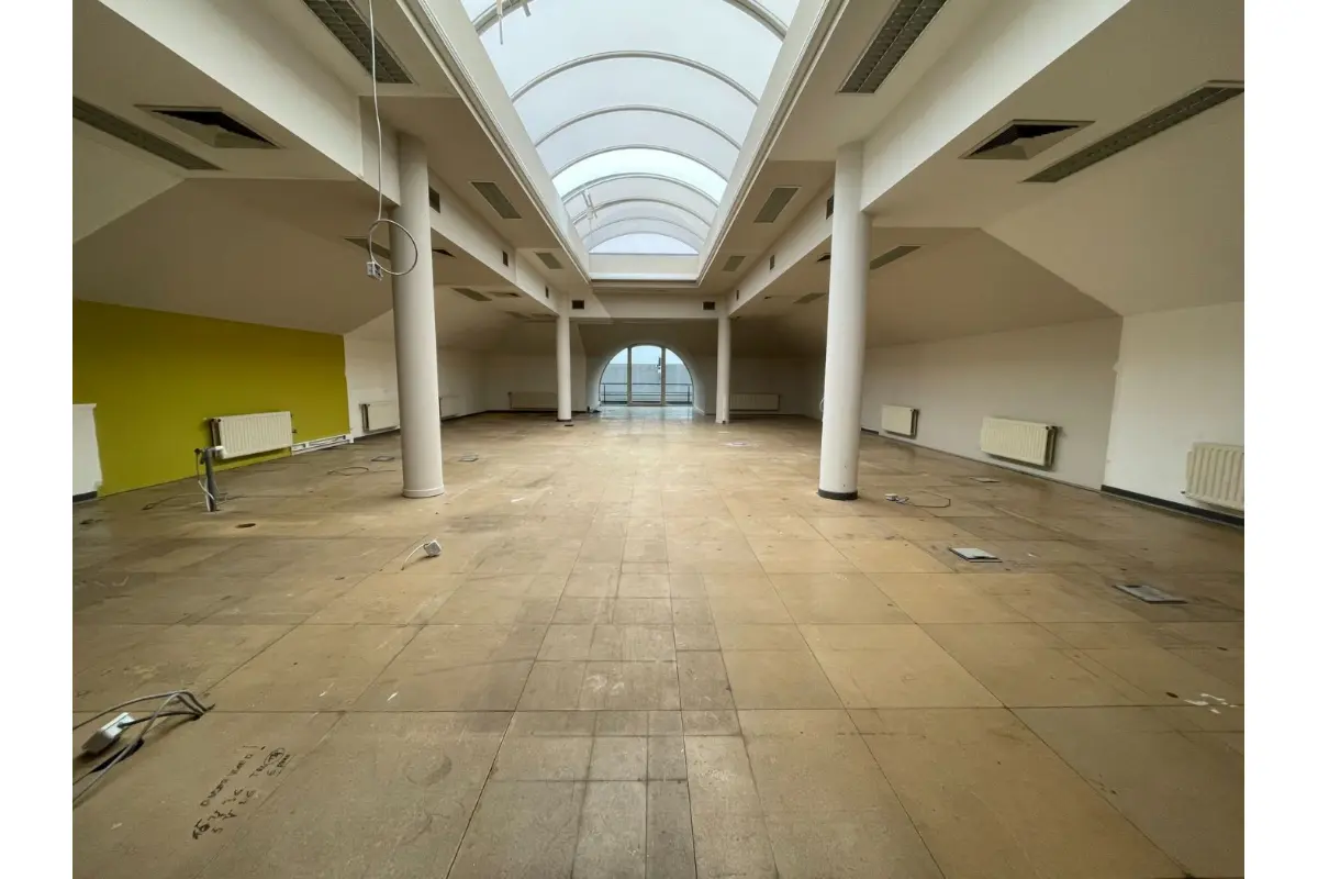 Commerce à vendre à Ruisbroek 1601 581000.00€  chambres 585.00m² - Annonce 700375