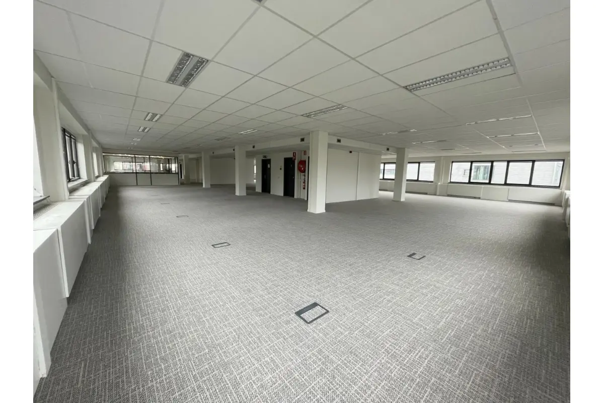 Handelszaak te  huur in Ruisbroek 1601 5872.00€  slaapkamers 587.00m² - Zoekertje 700394