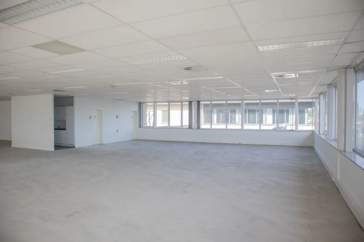 Handelszaak te  huur in Machelen 1830 8749.00€  slaapkamers 913.00m² - Zoekertje 700497