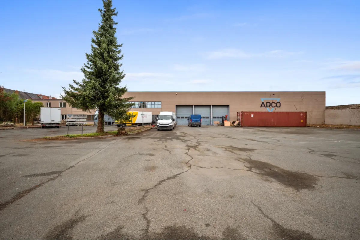 Commerce à louer à Leeuw-Saint-Pierre 1600 18000.00€  chambres 2860.00m² - Annonce 704523