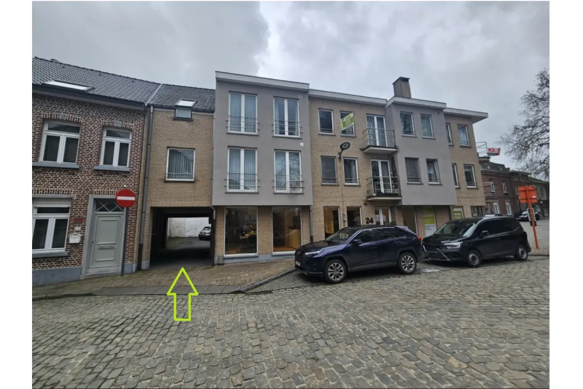 Parking & garage te  koop in Sint-Pieters-Leeuw 1600 49000.00€  slaapkamers m² - Zoekertje 705466