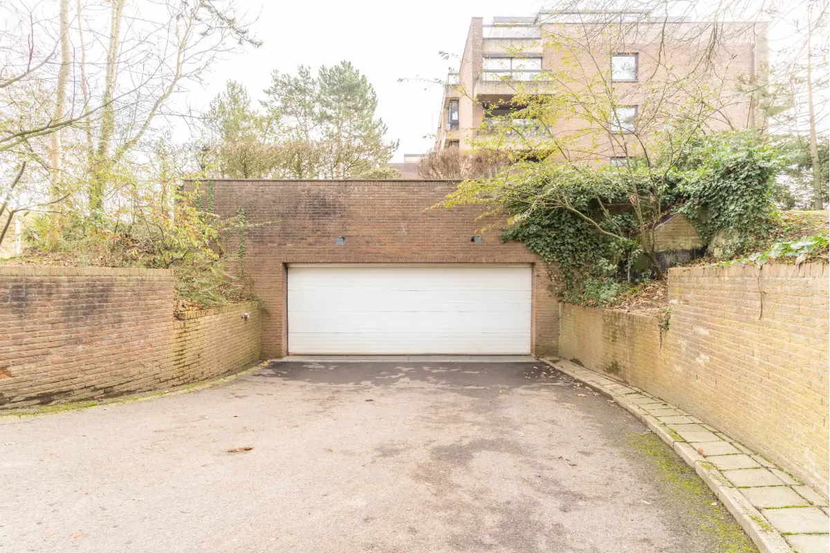 Parking & garage te  koop in Wezembeek-Oppem 1970 25000.00€  slaapkamers m² - Zoekertje 706109