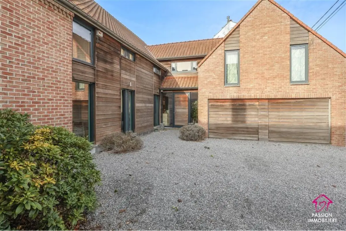 Huis te  koop in Genepiën 1470 749000.00€ 3 slaapkamers 380.00m² - Zoekertje 707225