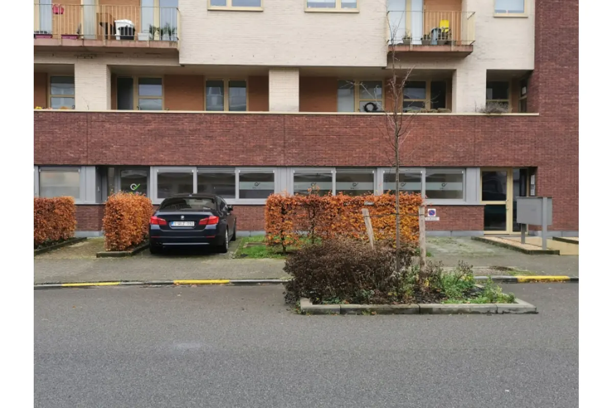 Commerce à louer à Zellik 1731 1500.00€  chambres 150.00m² - Annonce 710317