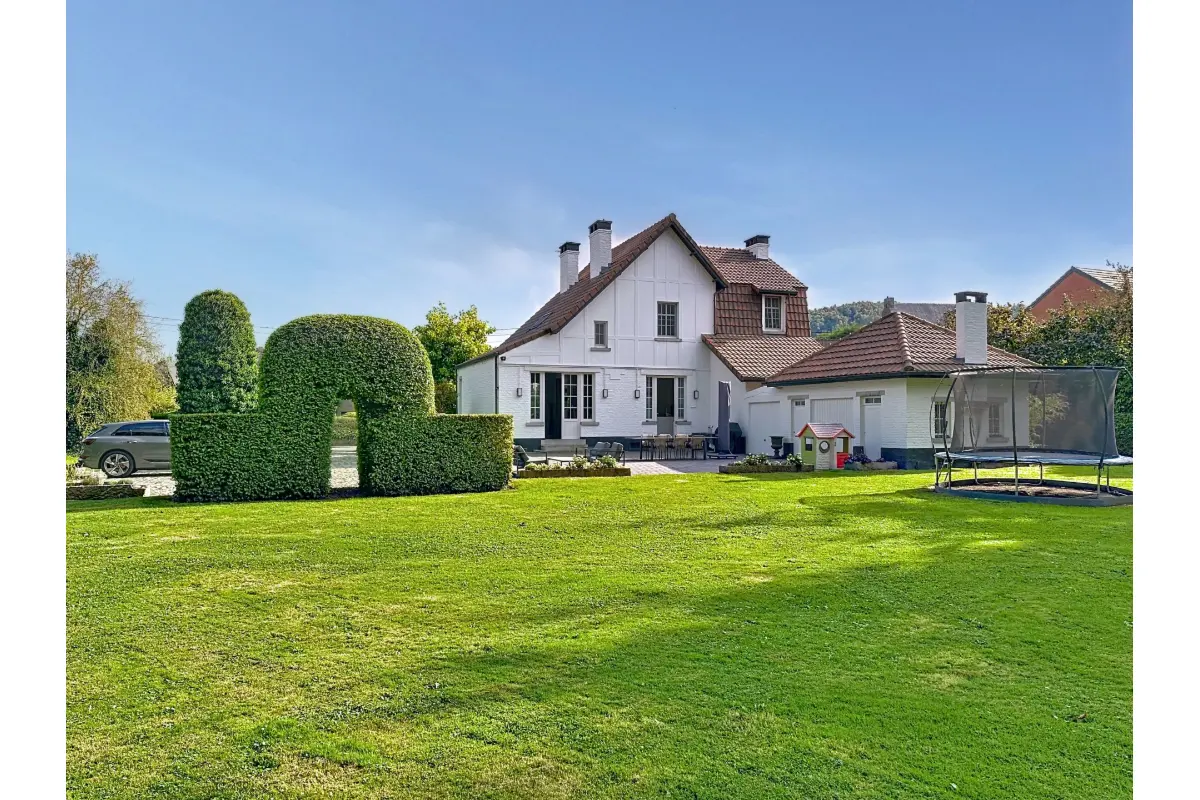 Villa te  in Roux 6044 545000.00€ 4 slaapkamers 210.00m² - Zoekertje 709476