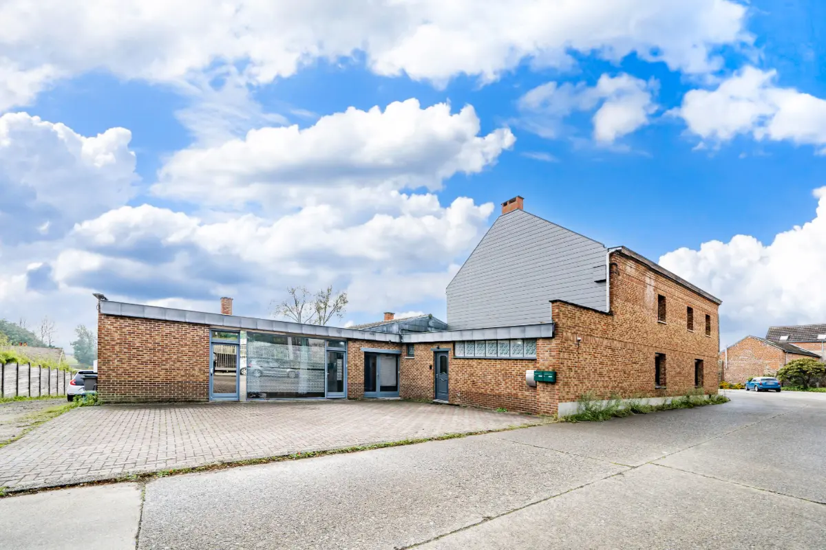 Appartementsgebouw te  in Mellet 6211 400000.00€ 5 slaapkamers 450.00m² - Zoekertje 709585