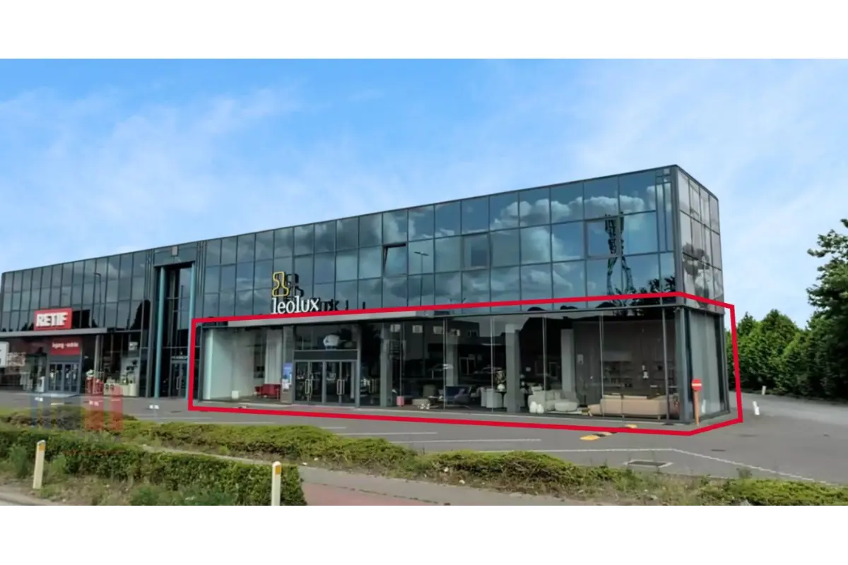 Commerce à louer à Leeuw-Saint-Pierre 1600 7928.00€  chambres 785.00m² - Annonce 710695