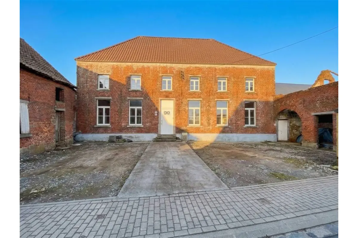 Huis te  in Rebecq-Rognon 1430 350000.00€ 3 slaapkamers 300.00m² - Zoekertje 713435