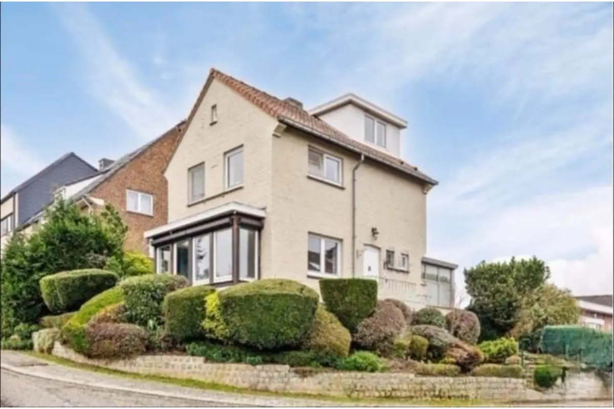 Huis te  koop in Sint-Genesius-Rode 1640 390000.00€ 2 slaapkamers 127.00m² - Zoekertje 713689