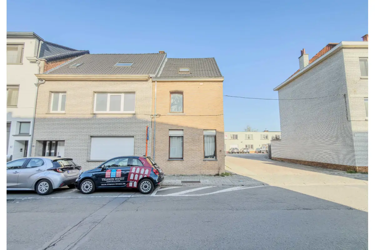 Huis te  koop in Sint-Pieters-Leeuw 1600 425000.00€ 3 slaapkamers 200.00m² - Zoekertje 714275