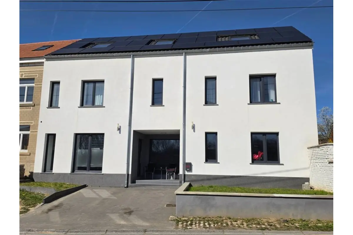 Huis te  koop in Opgeldenaken 1370 645000.00€ 8 slaapkamers 350.00m² - Zoekertje 716550