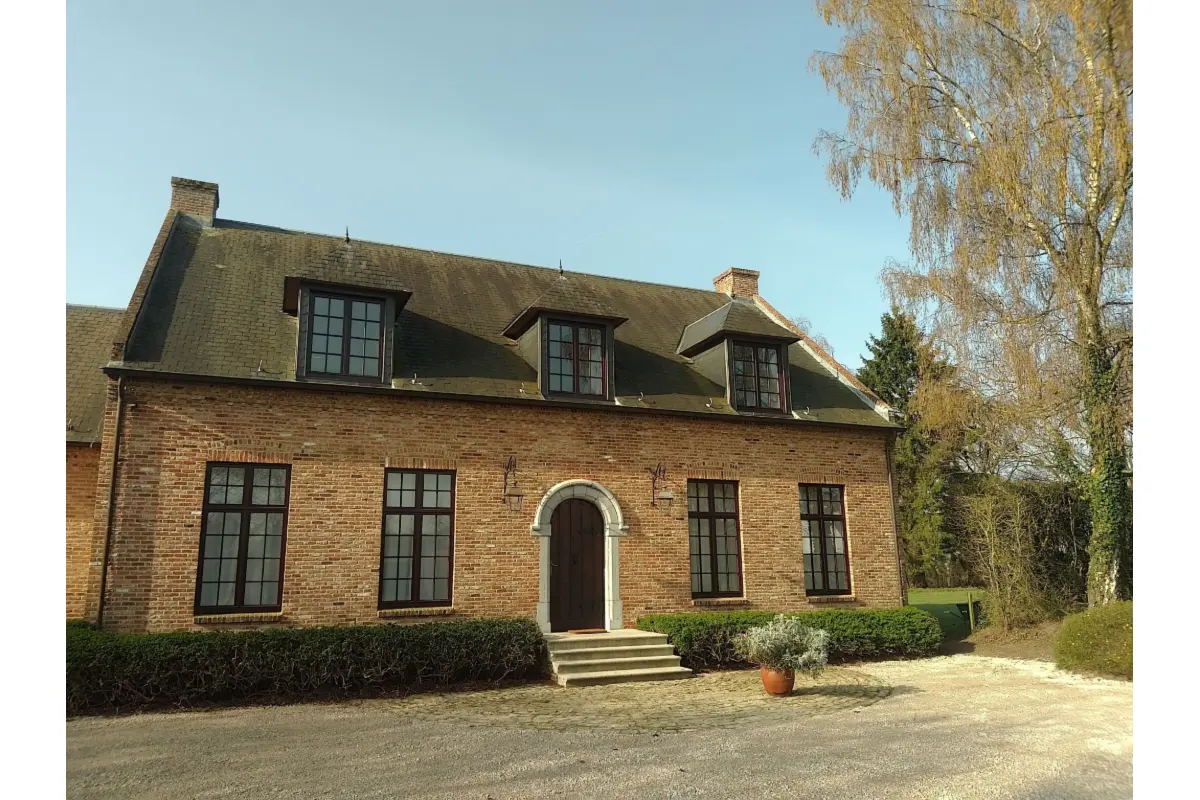 Villa te  huur in Waver 1300 2950.00€ 4 slaapkamers 318.00m² - Zoekertje 716707