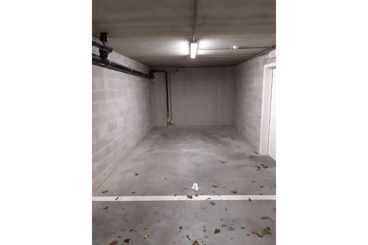 Parking & garage te  huur in Waver 1300 95.00€  slaapkamers m² - Zoekertje 718991
