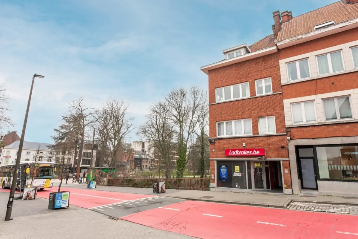 Commerce à vendre à Halle 1500 870000.00€  chambres 331.00m² - Annonce 723375