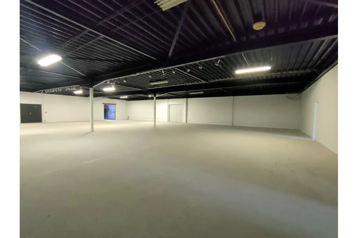 Handelszaak te  huur in Waver 1300 4000.00€  slaapkamers 1080.00m² - Zoekertje 727171
