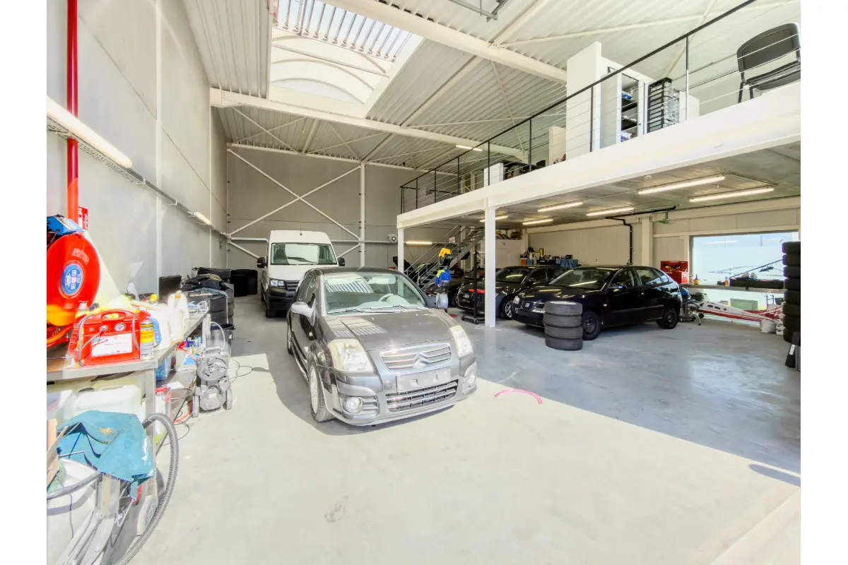 Commerce à louer à Mont-Saint-Guibert 1435 1900.00€  chambres 260.00m² - Annonce 727164