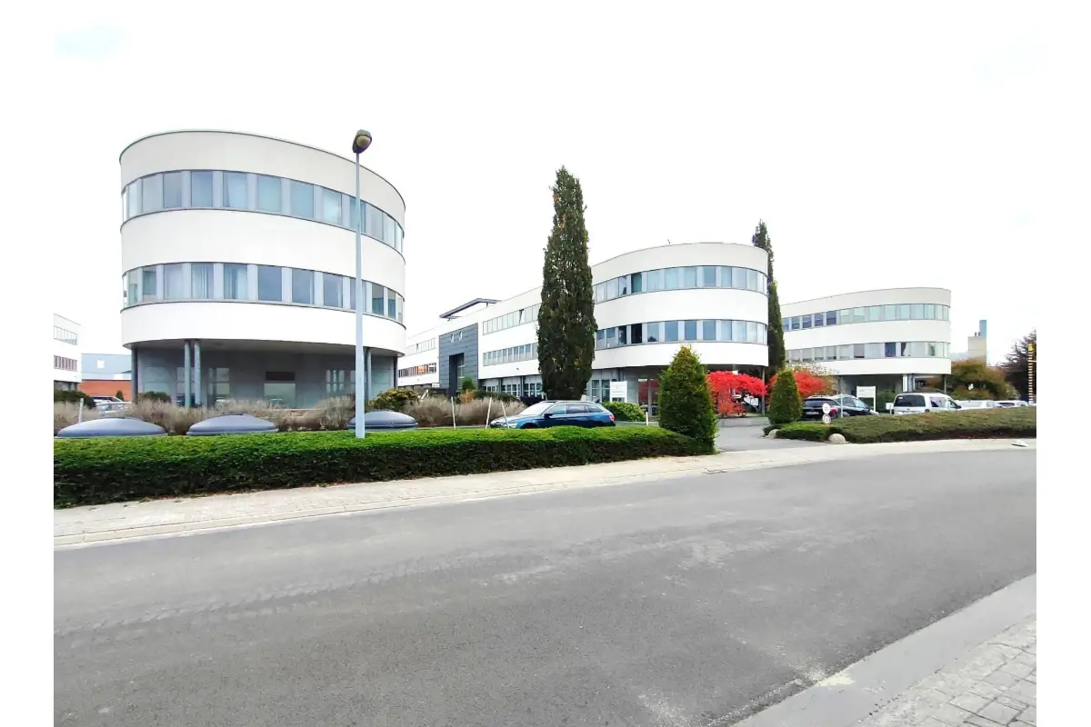 Handelszaak te  koop in Drogenbos 1620 395000.00€  slaapkamers 404.00m² - Zoekertje 727167