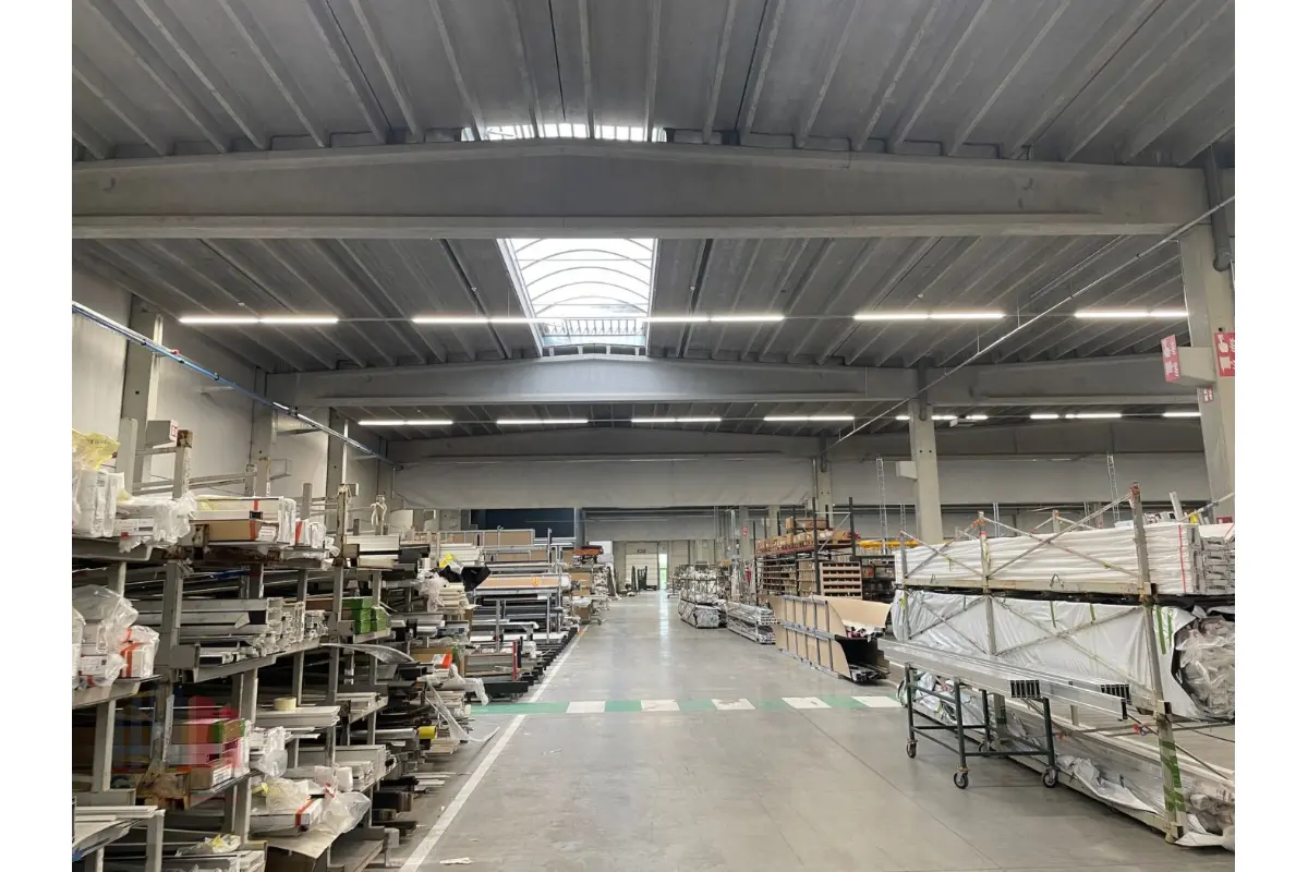 Commerce à louer à Clabecq 1480 33916.00€  chambres 5932.00m² - Annonce 728700