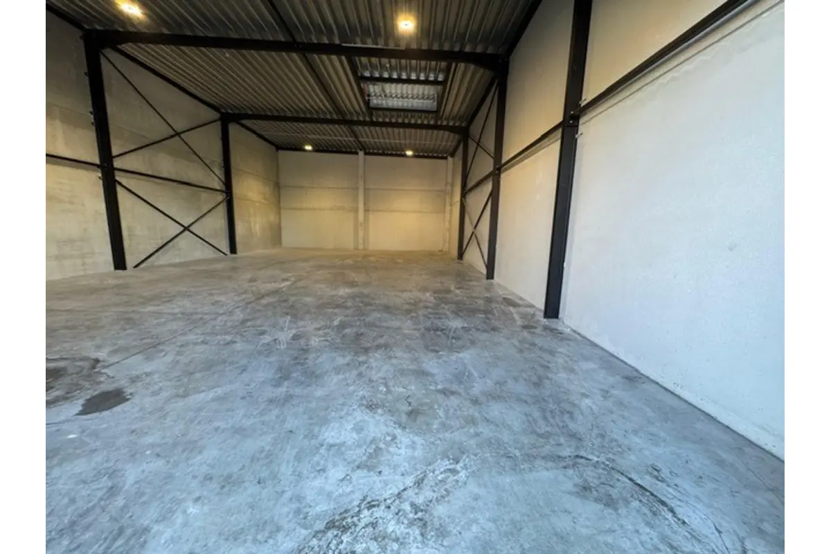 Commerce à louer à Leeuw-Saint-Pierre 1600 2100.00€  chambres 252.00m² - Annonce 730636