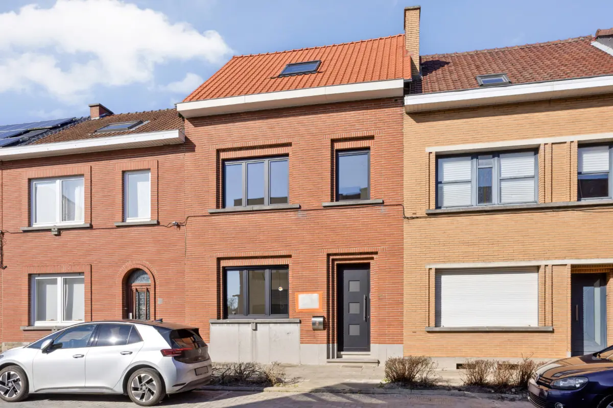 Huis te  koop in Sint-Pieters-Leeuw 1600 535000.00€ 3 slaapkamers m² - Zoekertje 731072