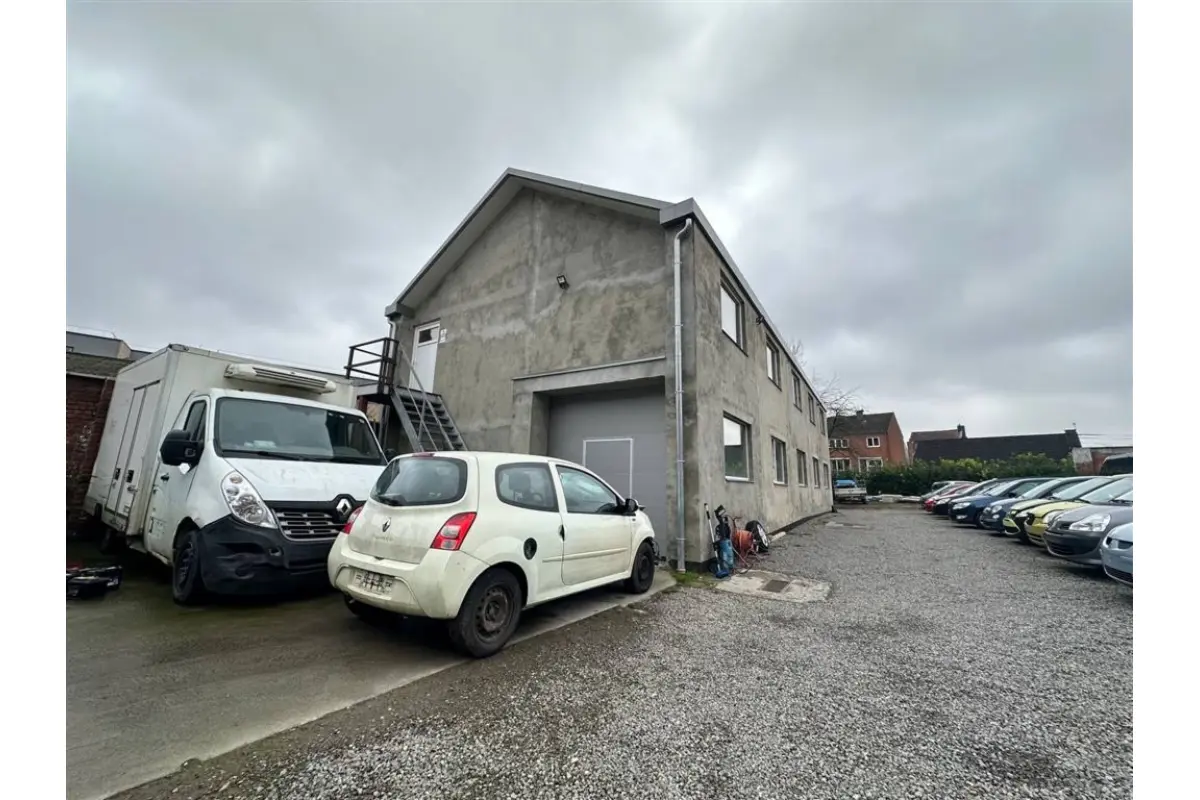 Handelszaak te  in Court-Saint-Etienne 1490 550.00€  slaapkamers 80.00m² - Zoekertje 732634
