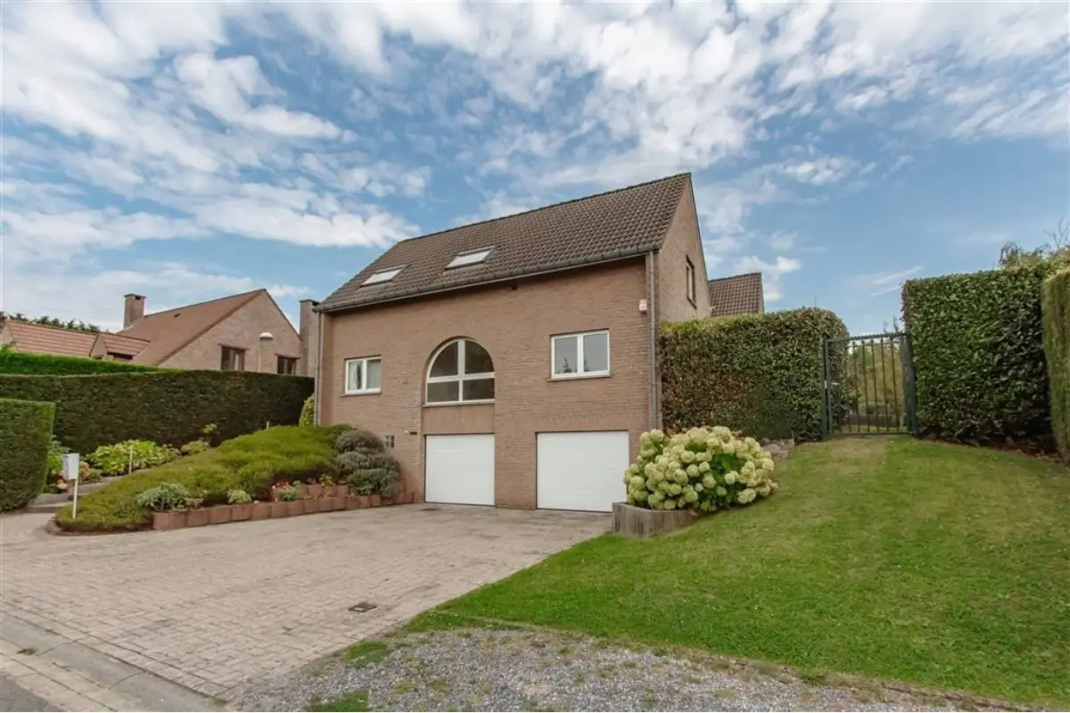 Huis te  huur in Waterloo 1410 3000.00€ 5 slaapkamers 392.00m² - Zoekertje 734147