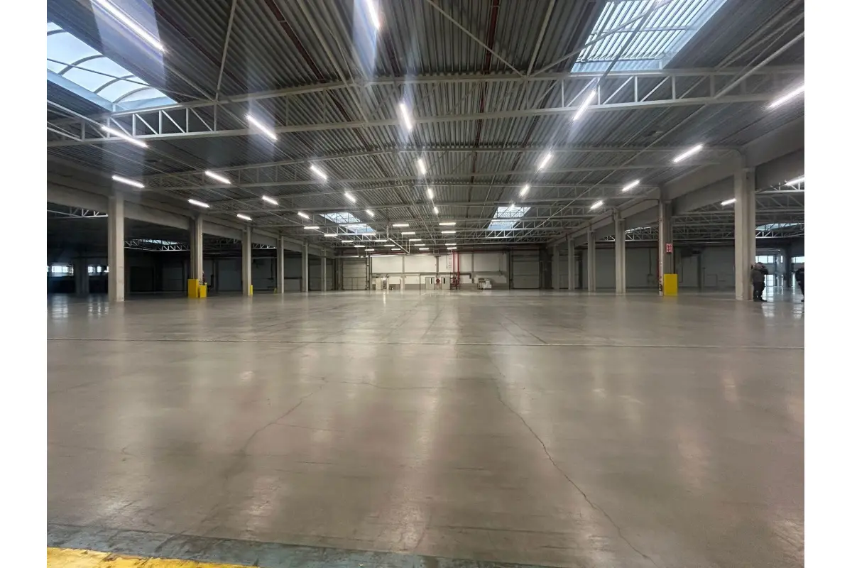 Commerce à louer à Leeuw-Saint-Pierre 1600 12250.00€  chambres 1960.00m² - Annonce 735445