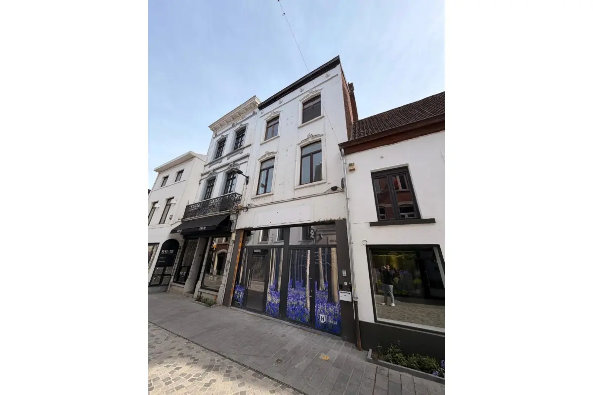 Handelszaak te  koop in Hal 1500 175000.00€  slaapkamers 200.00m² - Zoekertje 736909