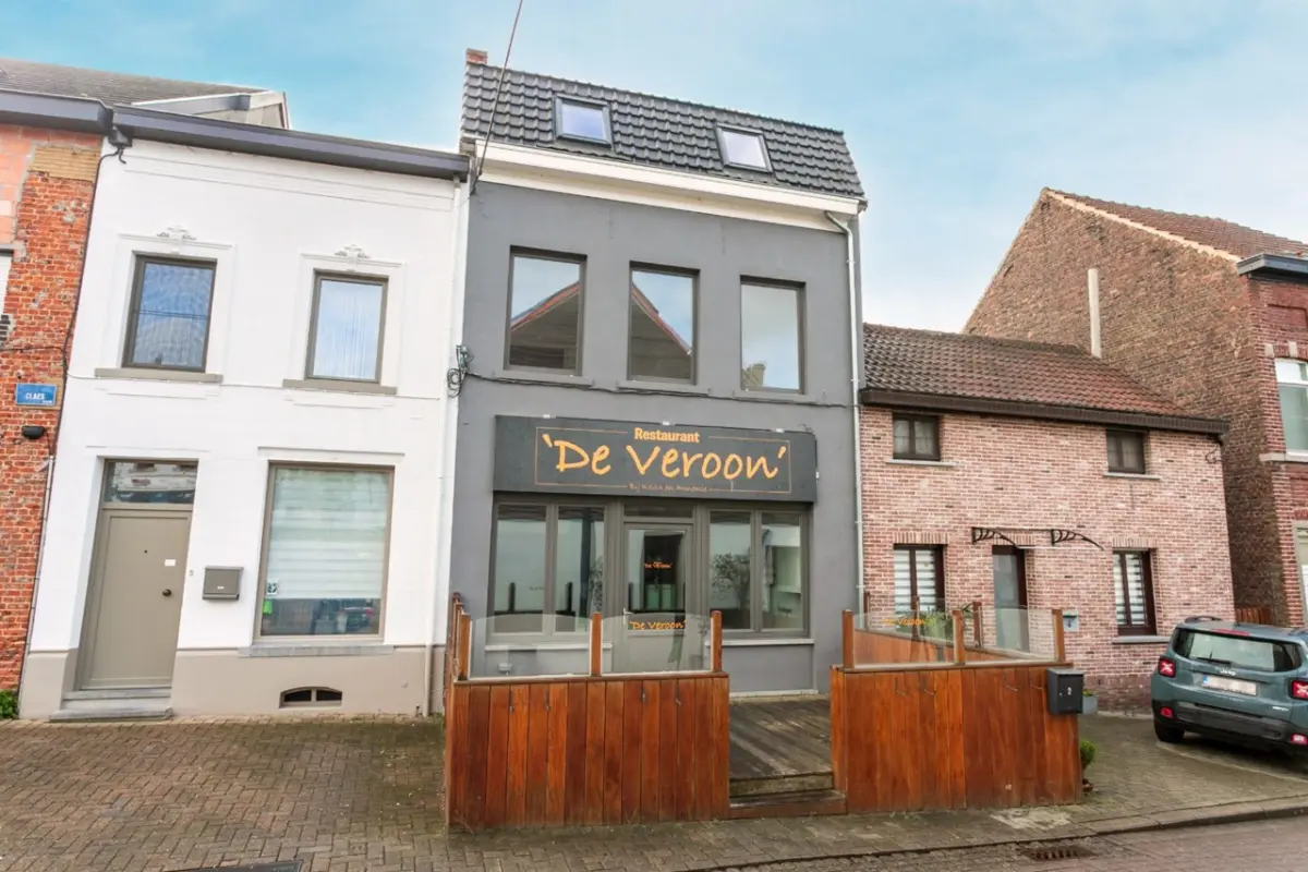 Handelszaak te  koop in Hal 1500 380000.00€  slaapkamers m² - Zoekertje 737256