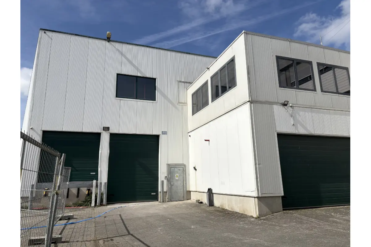 Commerce à louer à Wauthier-Braine 1440 8165.00€  chambres 1420.00m² - Annonce 736806