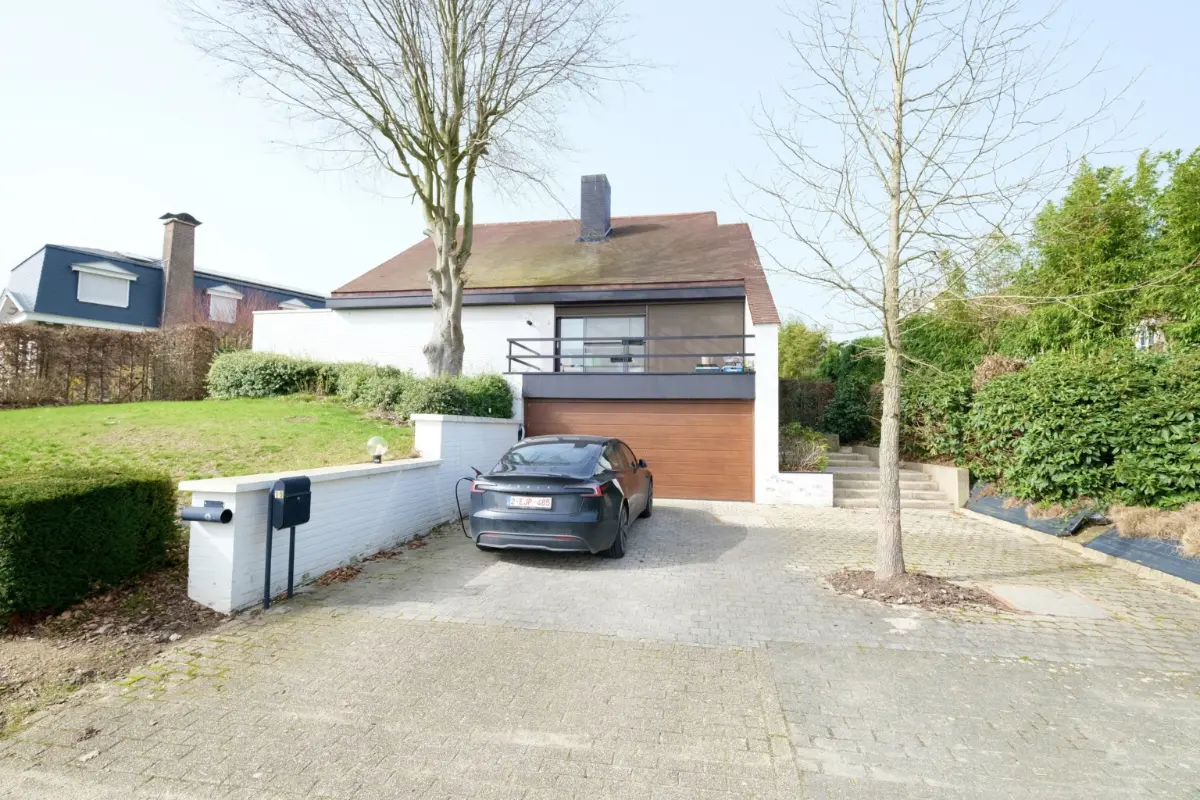 Huis te  koop in Sint-Pieters-Leeuw 1600 749000.00€ 5 slaapkamers 280.00m² - Zoekertje 736852