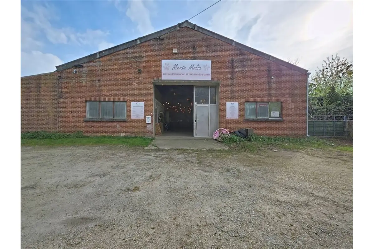 Handelszaak te  huur in Nijvel 1400 1000.00€  slaapkamers 300.00m² - Zoekertje 737954