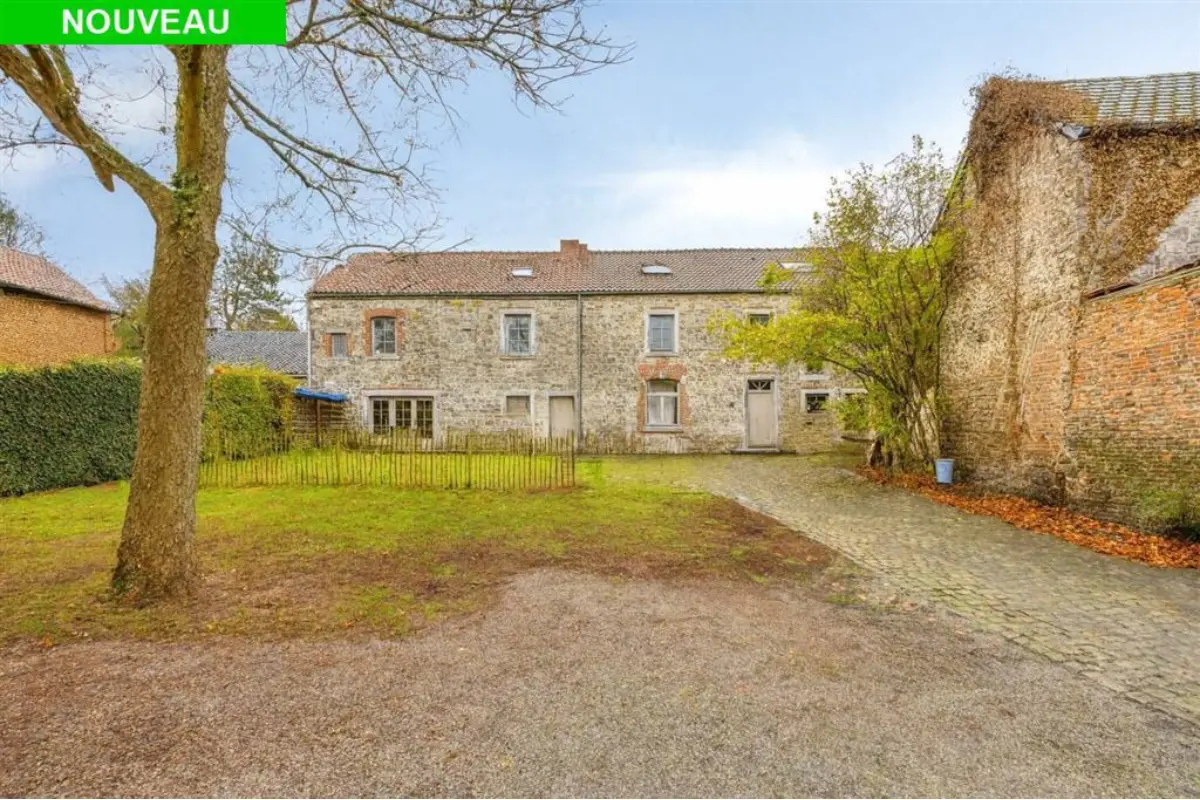 Huis te  in Jemeppe-sur-Sambre 5190 550000.00€ 6 slaapkamers 354.00m² - Zoekertje 737443