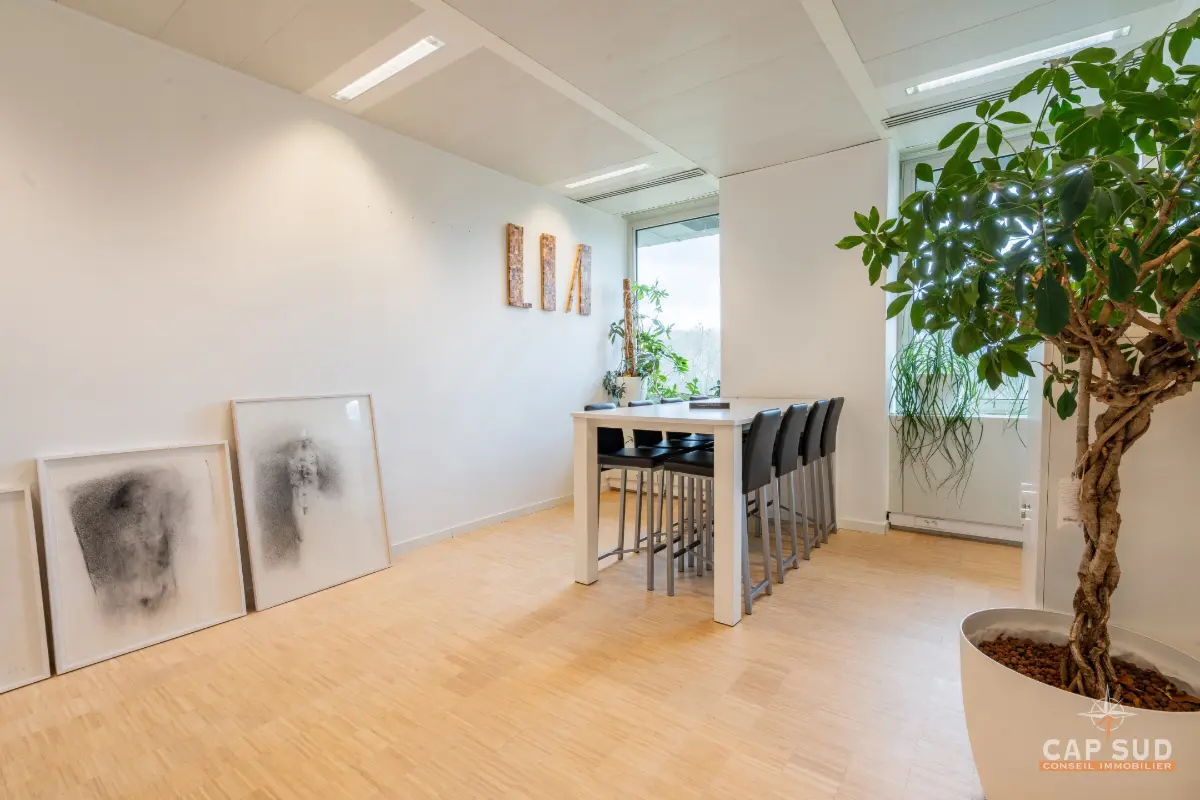 Handelszaak te  in Waterloo 1410 1100.00€  slaapkamers 45.00m² - Zoekertje 737626
