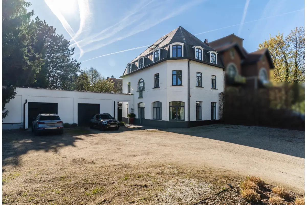 Appartement te  koop in Sint-Genesius-Rode 1640 695000.00€ 3 slaapkamers 200.00m² - Zoekertje 739623