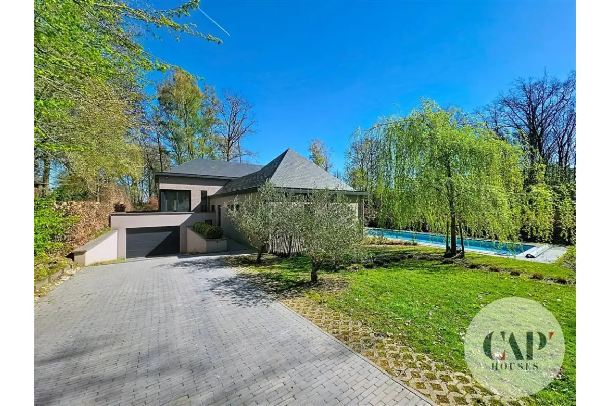 Huis te  koop in Biez 1390 1350000.00€ 5 slaapkamers 399.00m² - Zoekertje 739432