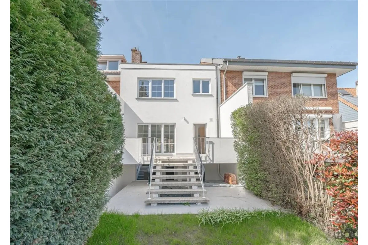Huis te  koop in Waterloo 1410 695000.00€ 3 slaapkamers 185.00m² - Zoekertje 741284