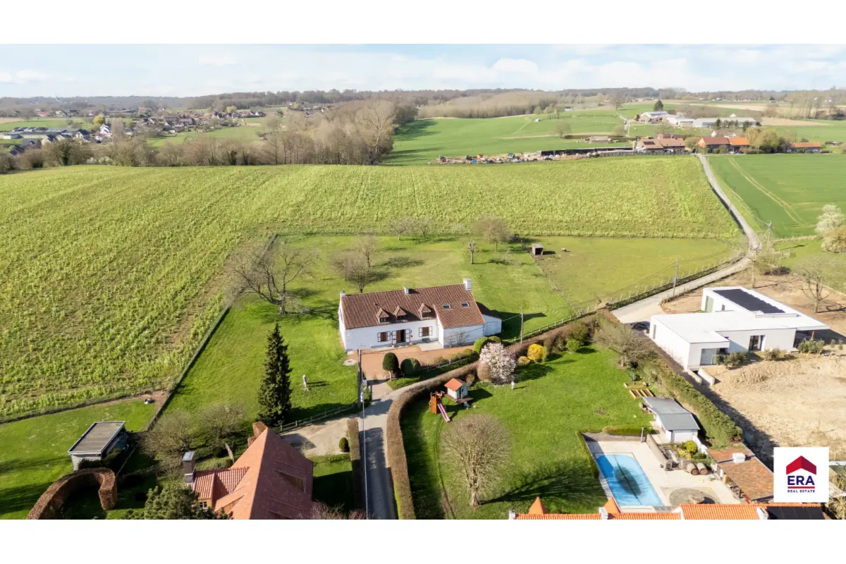 Huis te  koop in Sint-Pieters-Leeuw 1600 760000.00€ 3 slaapkamers 300.00m² - Zoekertje 741368