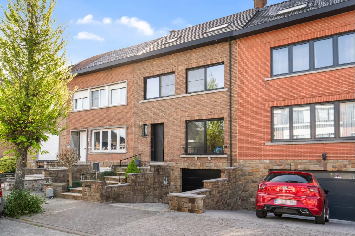 Huis te  koop in Sint-Pieters-Leeuw 1600 495000.00€ 3 slaapkamers 238.00m² - Zoekertje 742398