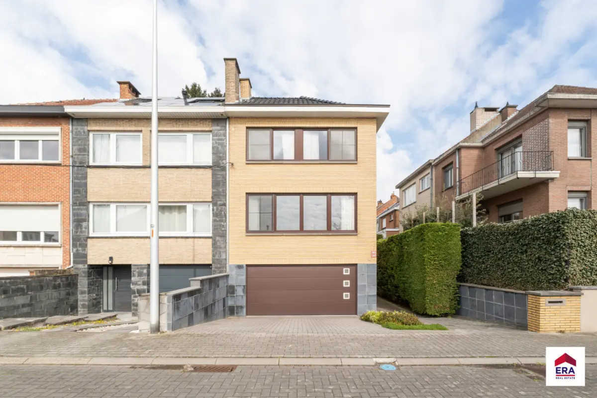 Huis te  koop in Sint-Pieters-Leeuw 1600 425000.00€ 3 slaapkamers 200.00m² - Zoekertje 742084