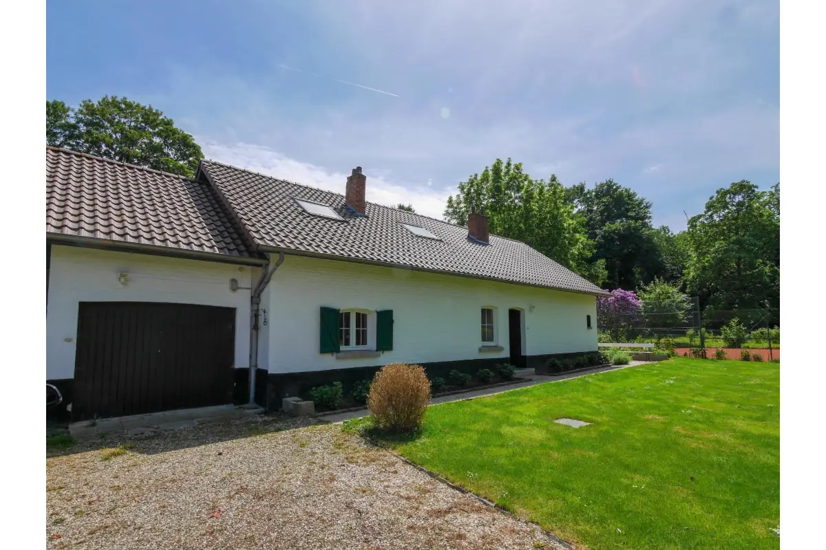 Huis te  huur in Wezembeek-Oppem 1970 2300.00€ 4 slaapkamers 225.00m² - Zoekertje 741805