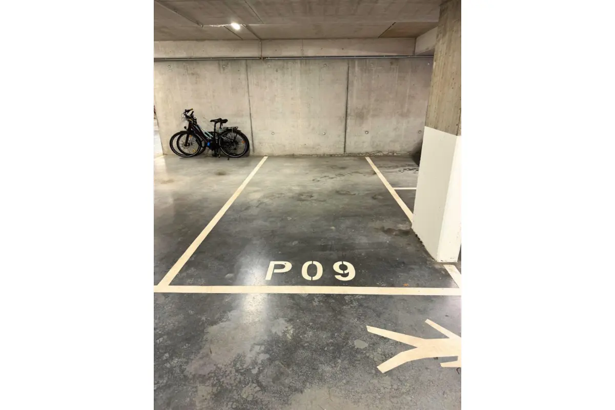 Parking & garage te  huur in Sint-Pieters-Leeuw 1600 100.00€  slaapkamers m² - Zoekertje 742396