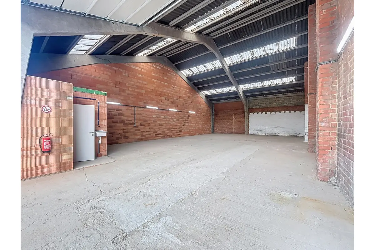 Handelszaak te  in La Louvière 7100 975.00€  slaapkamers 200.00m² - Zoekertje 742734