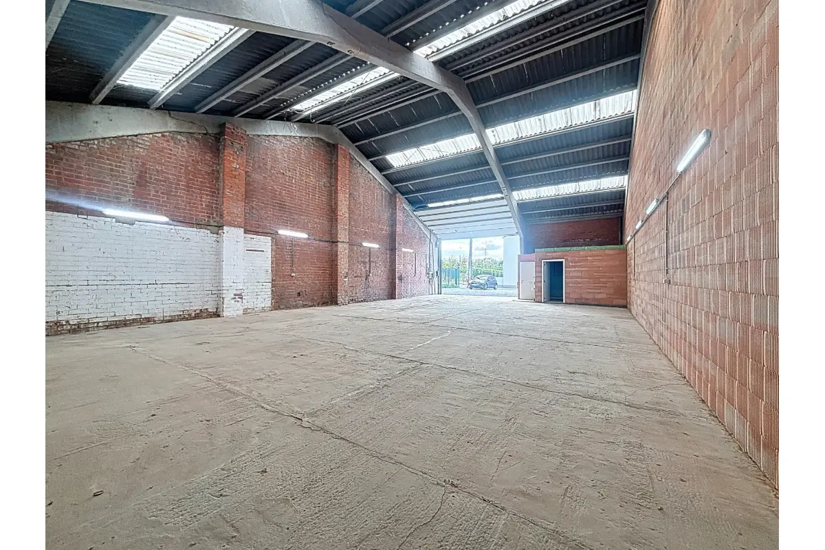 Handelszaak te  in La Louvière 7100 975.00€  slaapkamers 200.00m² - Zoekertje 742732