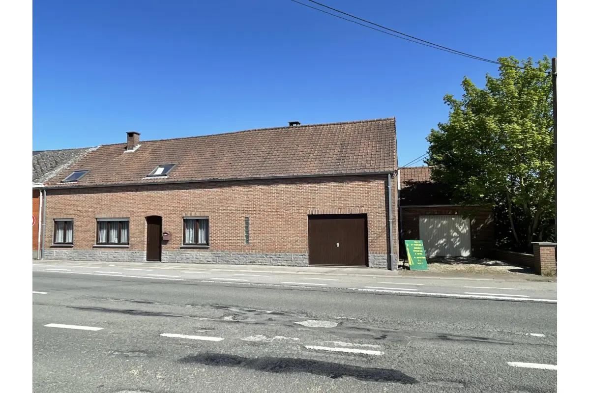 Huis te  in Bassilly 7830 290000.00€ 4 slaapkamers 188.00m² - Zoekertje 744320