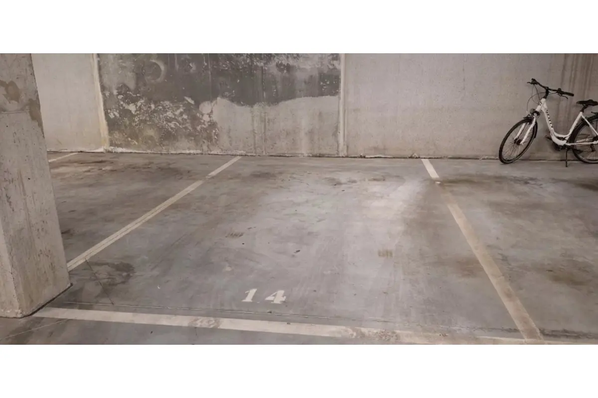 Parking & garage te  koop in Waterloo 1410 25000.00€  slaapkamers m² - Zoekertje 744598