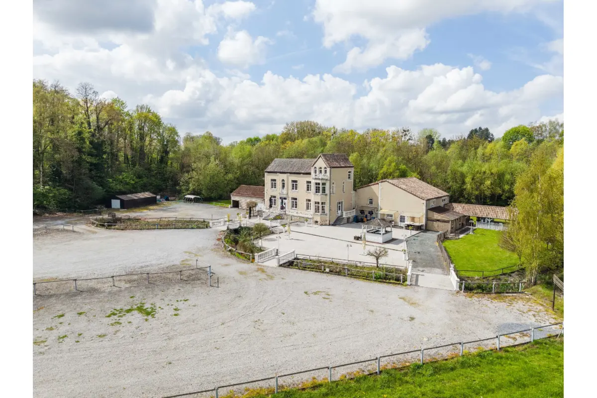 Mixgebouw te  in Nijvel 1400 1770000.00€ 7 slaapkamers 1100.00m² - Zoekertje 745496