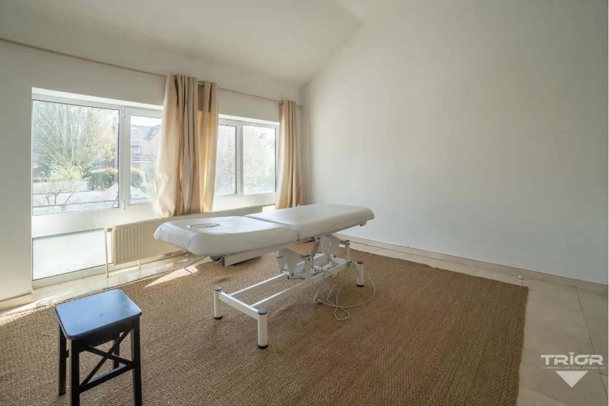 Handelszaak te  huur in Waterloo 1410 450.00€  slaapkamers 18.00m² - Zoekertje 747549